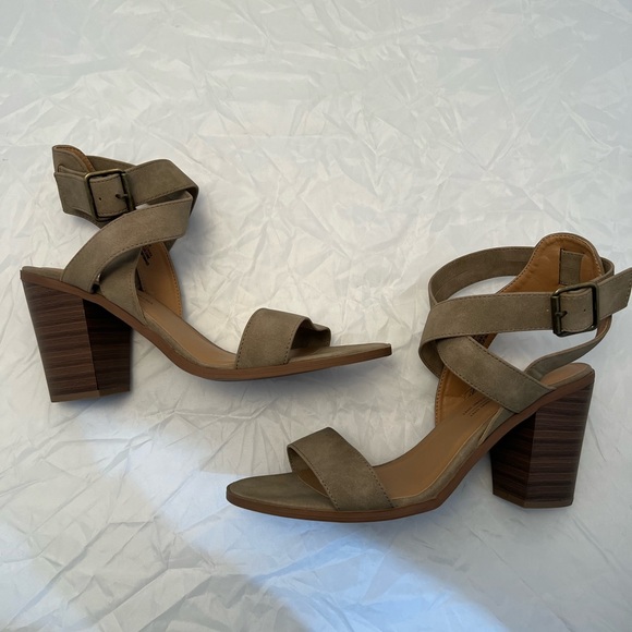 George brand beige heels - Picture 1 of 5